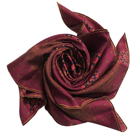 foulard dior porté|foulard carré de soie.